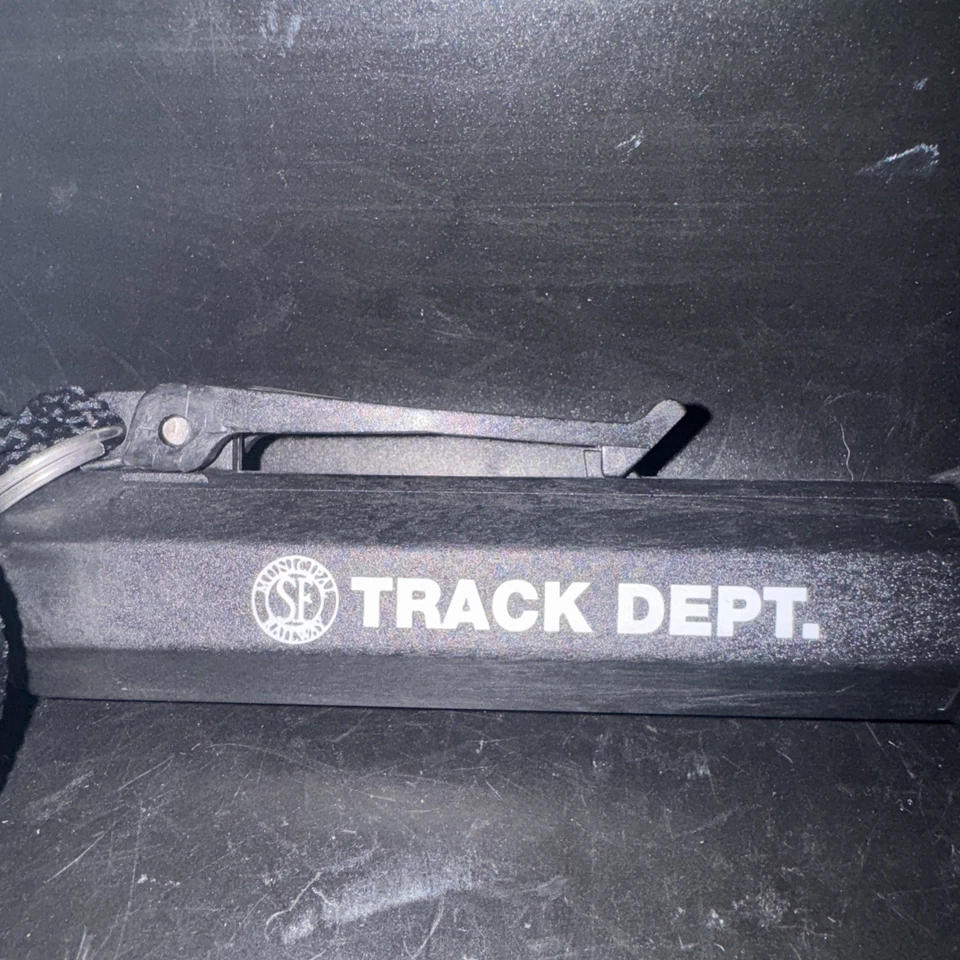 New Muni Pelican Super SabreLite Submersible Flashlight Model 2000 MTA Railway - Image 2 of 4