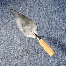 WHS HUNT & SONS BRADES  10" CAST STEEL VINTAGE BUILDERS BRICKLAYERS TROWEL