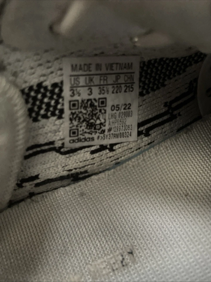 Tenis Adidas Yeezy Boost 350 V2 Zebra Primeknit Foto 4 de 4