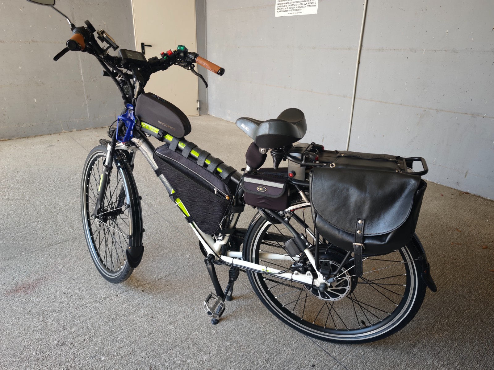 bicicletta pedalata assistita elettrica come nuova