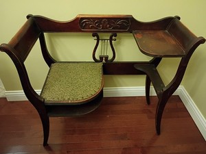 Vintage Duncan Phyfe era gossip bench