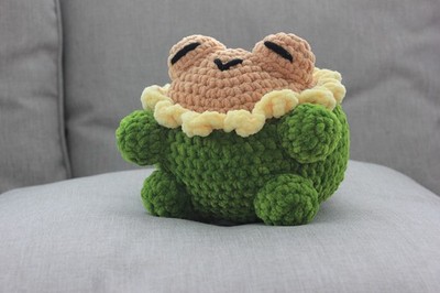 Crochet Sunflower Frog, Handmade Plushie cute amigurumi adorable stuffed toy