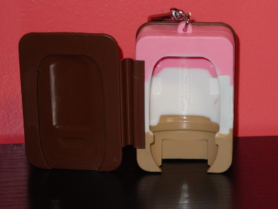BATH AND BODY WORKS POCKET *BAC HOLDER BRAND NEW NEAPOLITAN ICE CREAM
