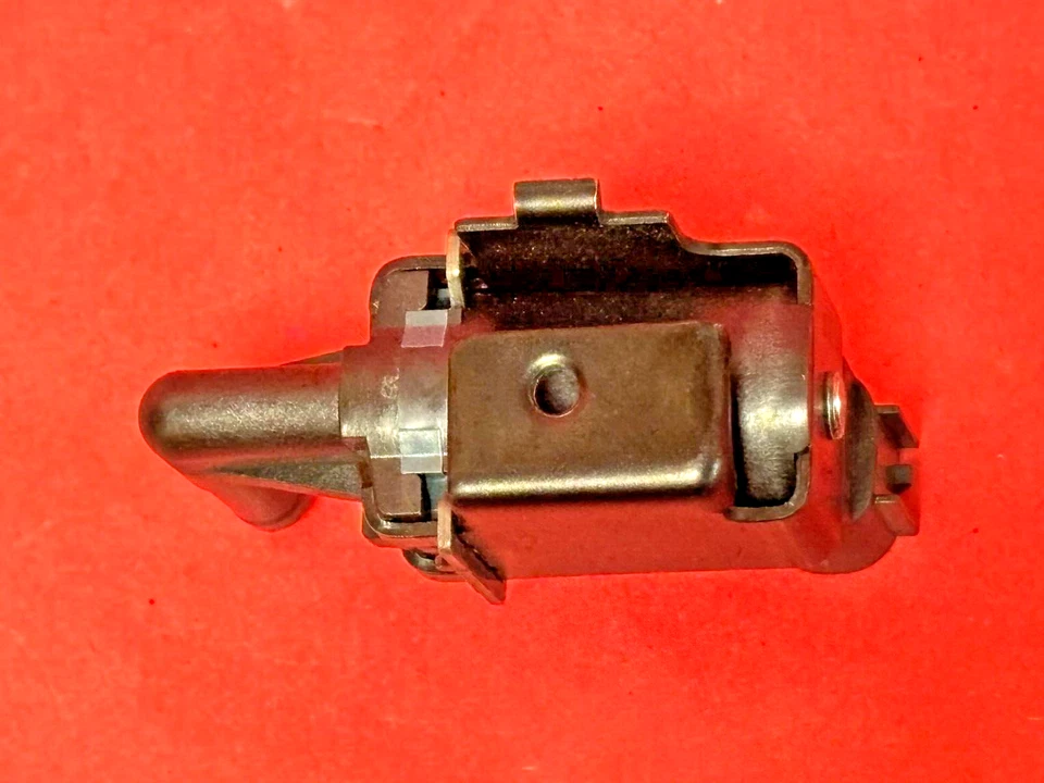 Solenoide de purga de bote de vapor CP716 para Toyota Tacoma Rav4 4Runner Isuzu Foto 3 de 4