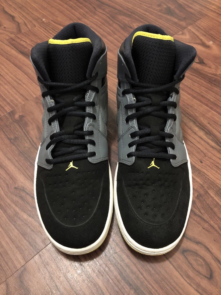 Air Jordan 1 Retro 99’ Cool Grey Vibrant Yellow Men’s 13 US [654140-032] Foto 4 de 4