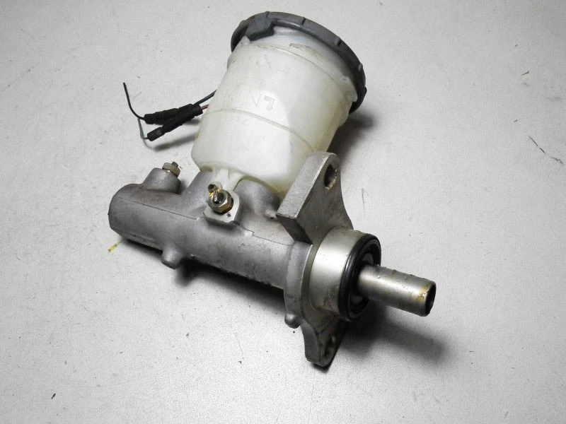 HAUPTZYLINDER Rover 400 (RT) Hatchback 416Si 16V (16K4F) 21933 - Bild 1 von 1
