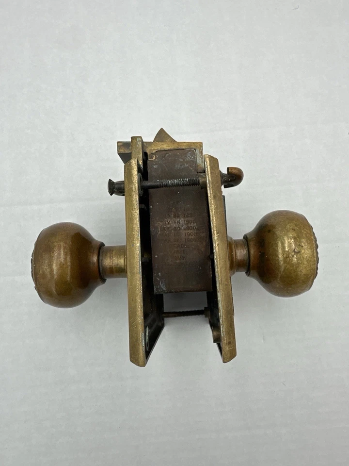 Juego de cerraduras de puerta de mortaja Eastlake victorianas antiguas Corbin funcionando fechas 1882-1905 Foto 3 de 4