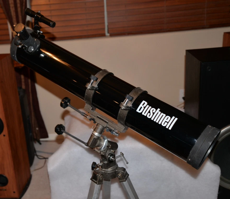 Bushnell Astronomy 114mm Reflector Telescope - 4mm 10mm 23mm 62 degree eyepieces - Image 3 of 4
