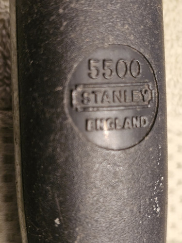 A Set Of 3 Stanley Bevel Edge Chisels. Black Handles - Picture 6 of 7