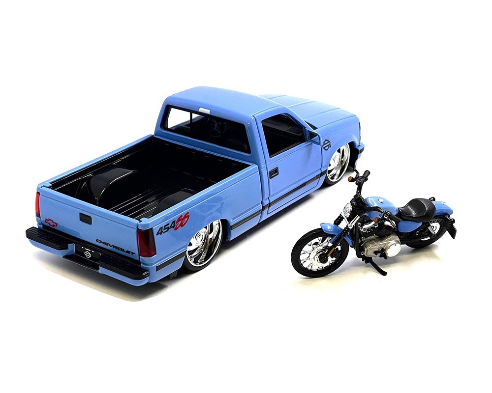 Maisto 1:24 1993 Chevrolet 454SS Pick-Up & 2007 XL 1200N Nightster Harley-Davids