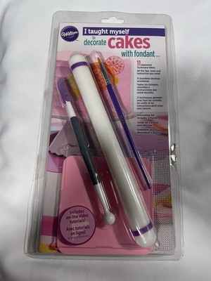 Wilton I Taught Myself to Decorate Cakes with Fondant Decorating 5 Piece Gift