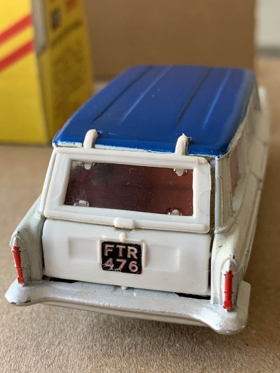 DINKY TOYS 172 FIAT 2300 STATION WAGON CAR MODEL IN ORIGINAL BOX