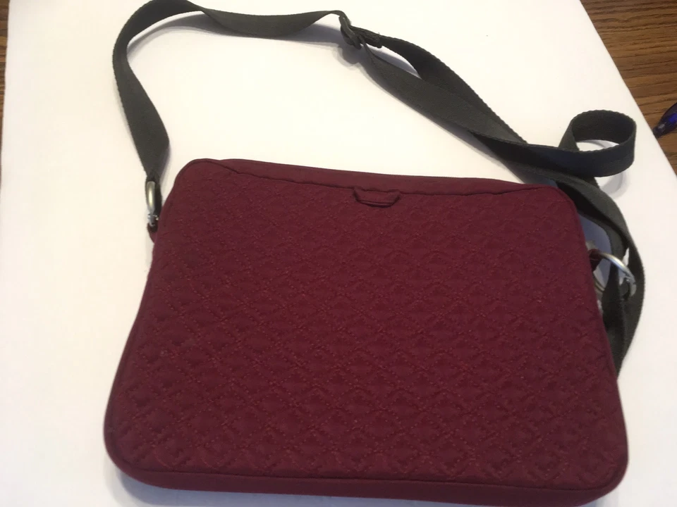 Bandolera Belkin Borgoña Acolchada I Pad Estuche Mediano 9.5"/7" Foto 3 de 4