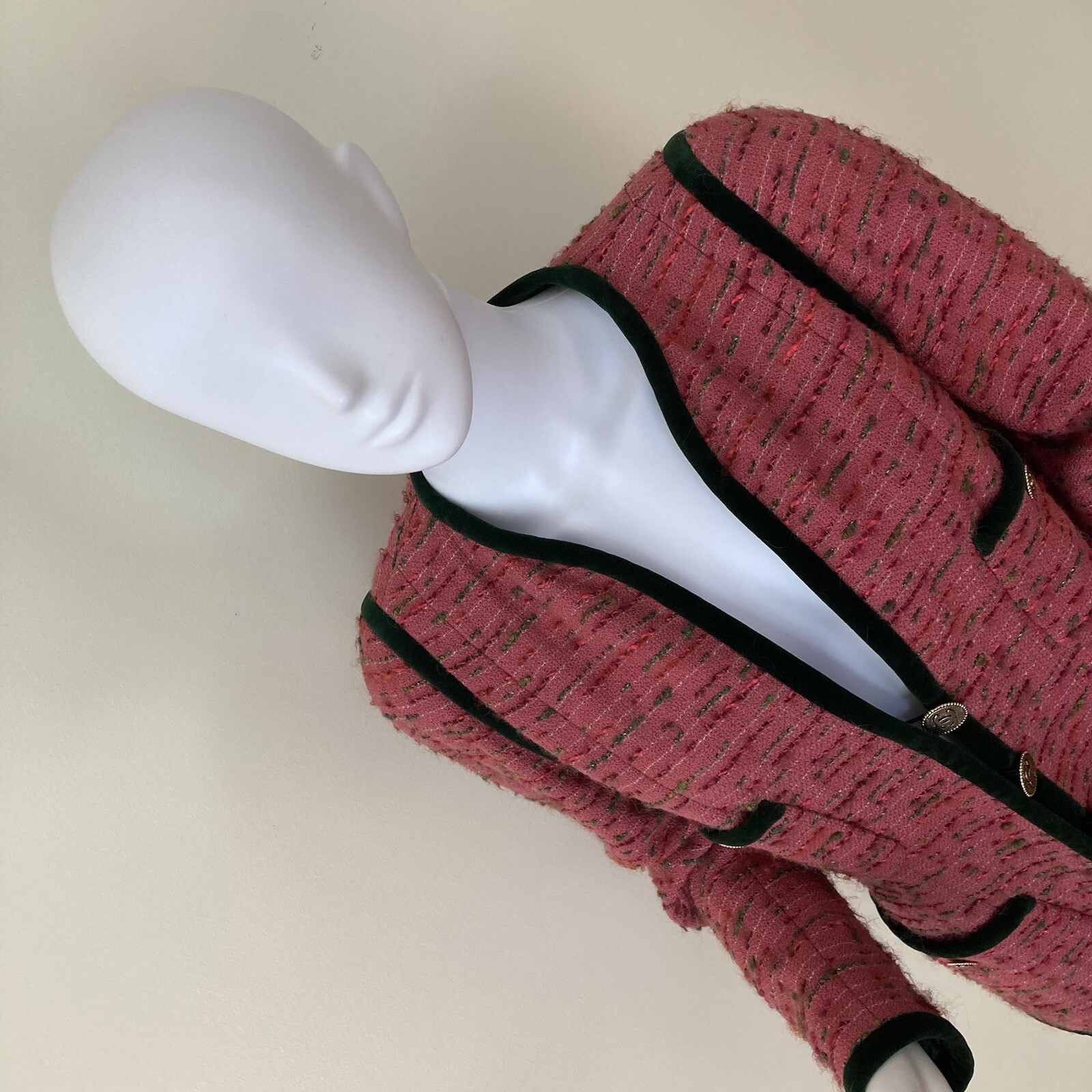 RaRe Vtg CHANEL BOUTIQUE BARBIE Pink FANTASY Boucle Jacket Green Velvet piping image 9