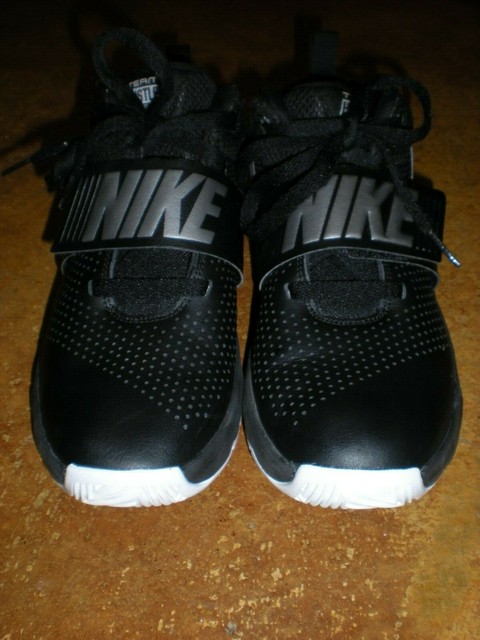 team hustle d8 basketball shoe