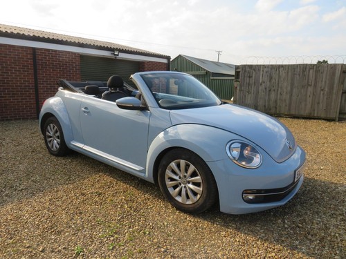VOLKSWAGEN BEETLE 1.6 TDI BlueMotion Tech Design 2dr DSG - Picture 18 of 20