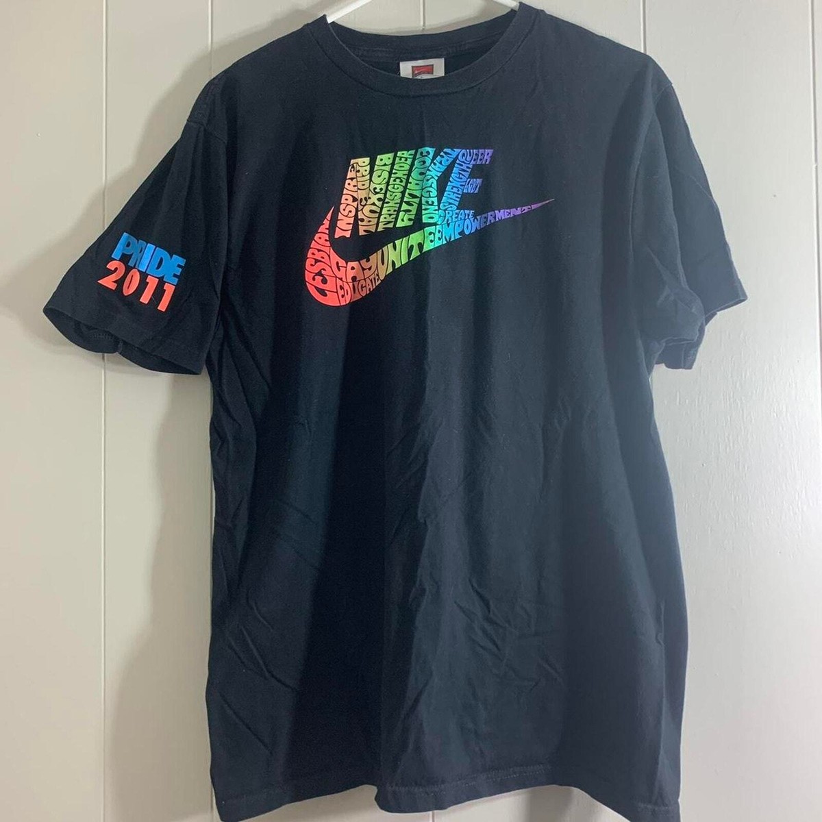 vintage Y2K 2011 TEAM NIKE GAY PRIDE FESTIVAL swoosh graphic tee 