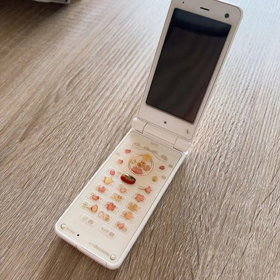 docomo Q-POT SH-04C white milk Japanese Flip Phone Limited Main