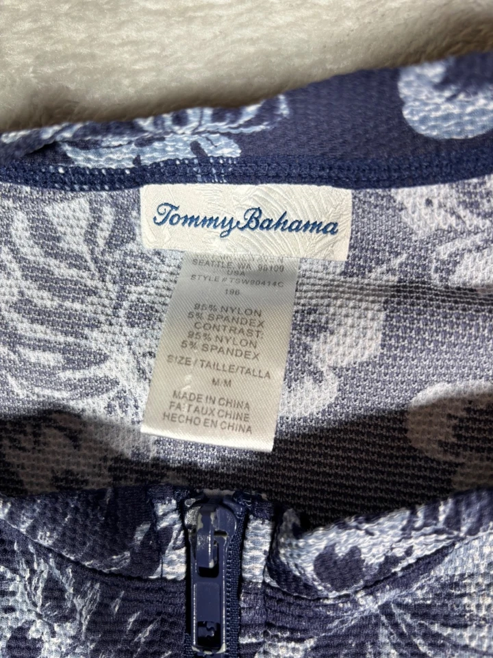 Top Tommy Bahama Active estampado floral cremallera completa manga larga para mujer azul medio Foto 3 de 4