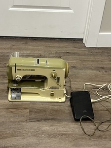 Vintage Bernina 530-2 Sewing Machine W/ Foot Pedal