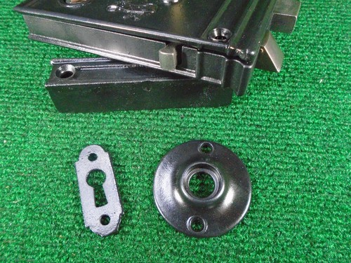 5" VERTICAL RHC RIM LOCK COMPLETE w/ KEY, KEEPER, & KNOBS, ESCUTCHEON (15456) - Picture 8 of 9