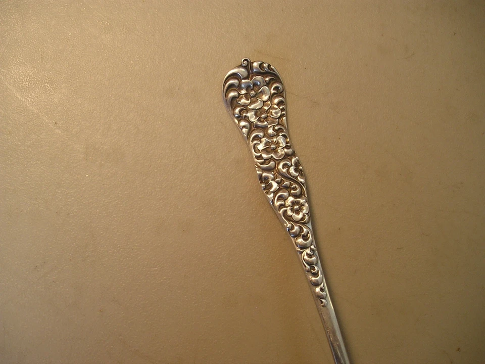 Antigua cuchara Dominick & Haff Sterling "Rococó" Foto 2 de 4