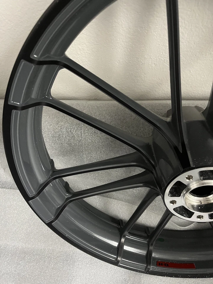 Harley Front CVO Road Glide 21” Gris Rueda Touring 2019-23 Llanta EXTRACTA Foto 3 de 4