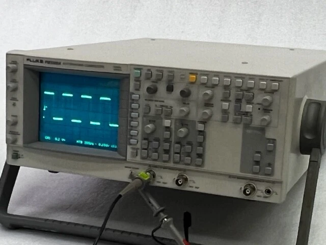 Fluke PM3380A Autoranging Combiscope 100MHz 100 MSa/s Used Working Condition - Image 3 of 4