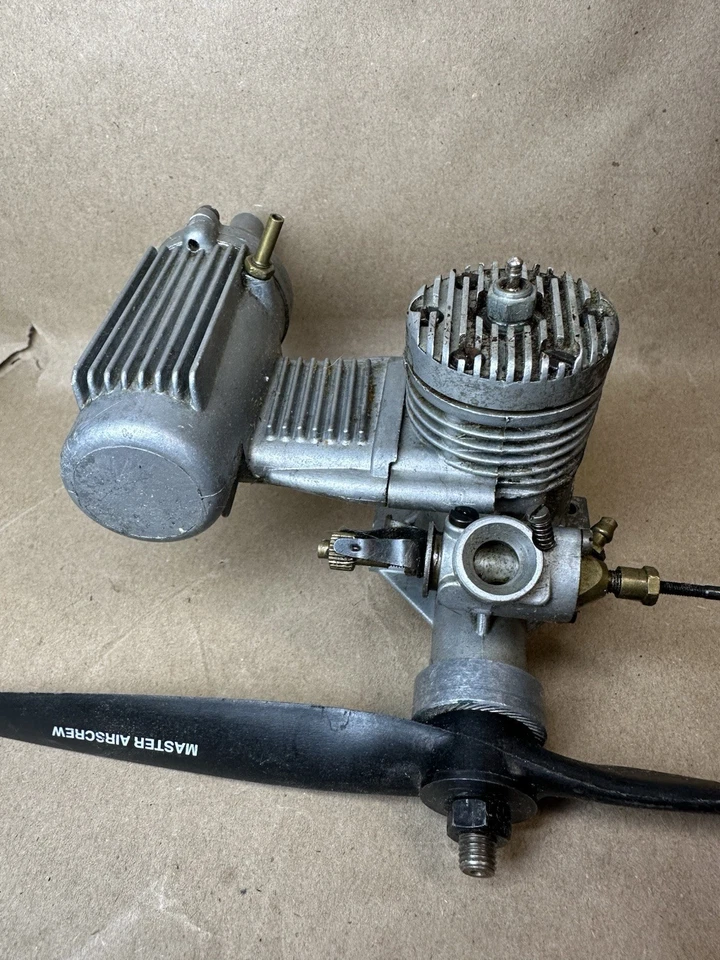 Super Tigre G.35 Glow Engine w/ Muffler & Prop – Vintage - Image 3 of 4