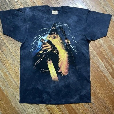 Camisa De Colección La Montaña Talla 2XL Y2K Mago Fantasía Tie Dye Merlín Nueva de Lote Antiguo - Imagen 1 de 4