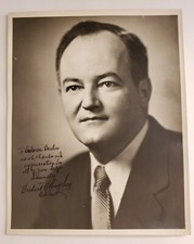 AUTOGRAPHED 8X10 PICTURE HUBERT H. HUMPHREY 38TH VICE PRESIDENT 1965-69