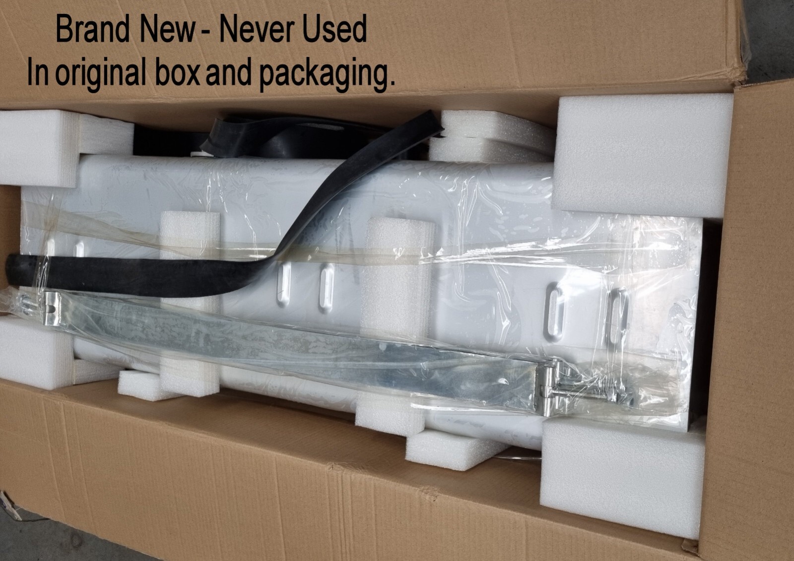 NEW LARGE CAPACITY (120 LITRE) RECTANGULAR, ALUMINIUM FUEL TANK