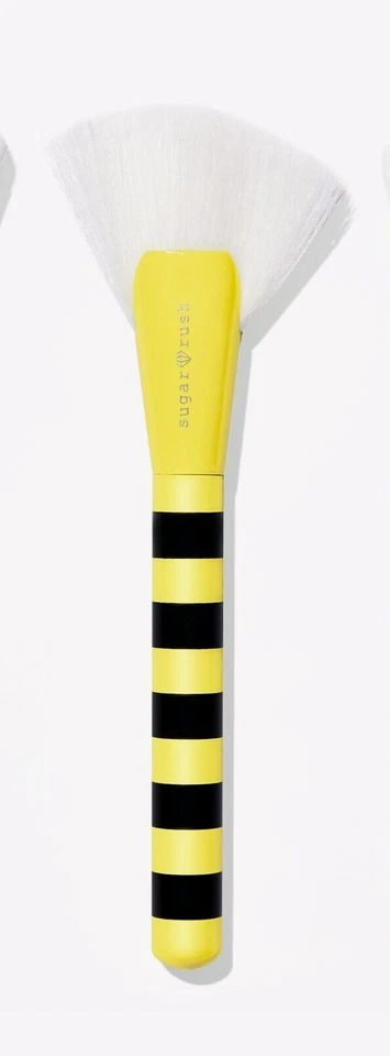 Cepillo iluminador ventilador en ángulo Tarte Sugar Rush Fly Squad en amarillo negro Foto 2 de 4