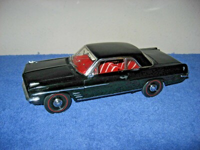 BLACK 1963 PONTIAC TEMPEST HIGHWAY 61 1:18 OPENING HOOD