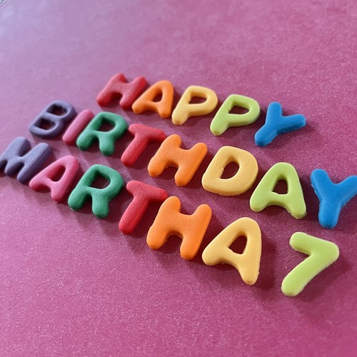 LETTERE LUMINOSE 2 CM COMMESTIBILI NUMERI glassa decorazione cupcake compleanno TOPPER TORTA - Foto 2 di 34