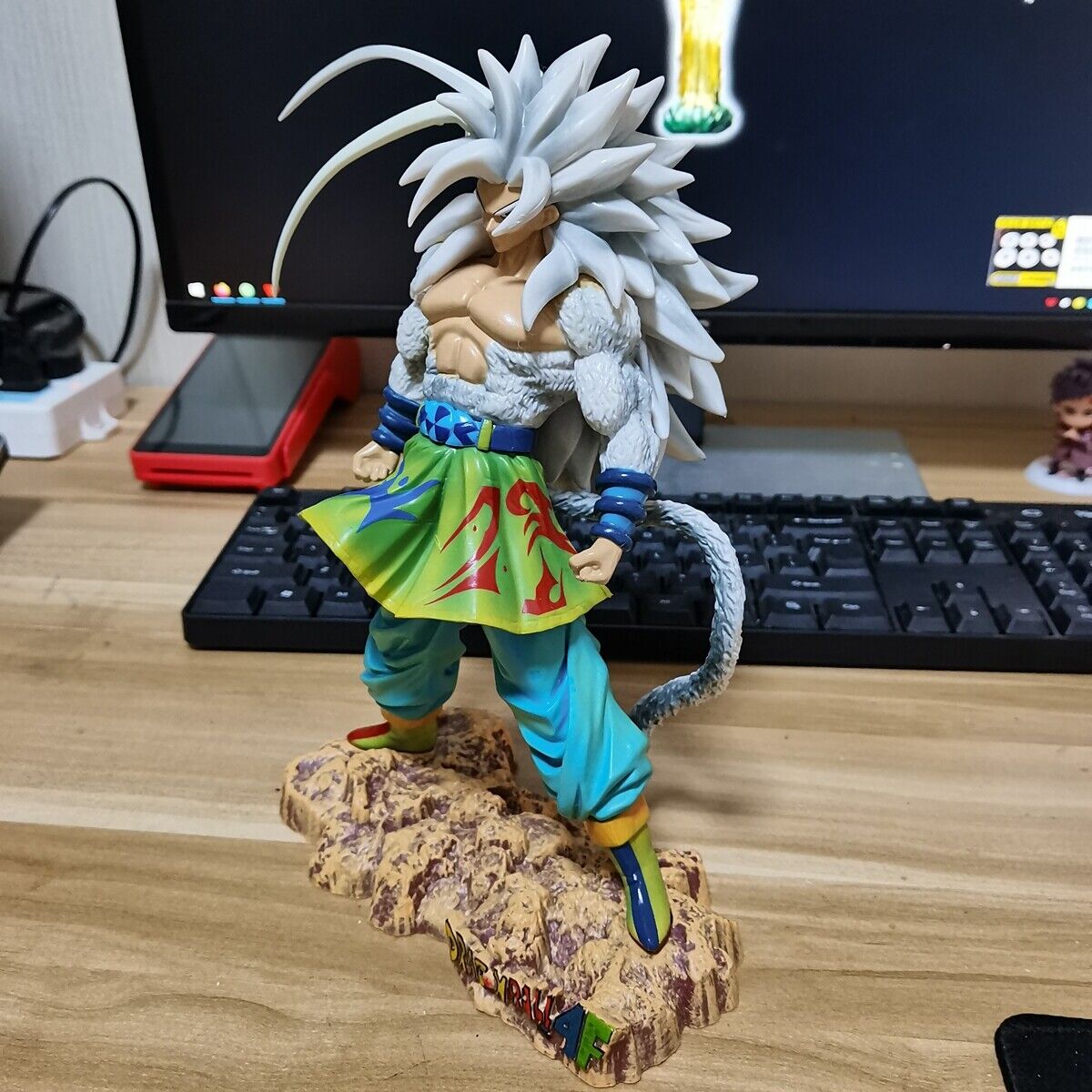 25cm Dragon Ball Z Son Goku Super Saiyan SSJ5 White Hair Ver