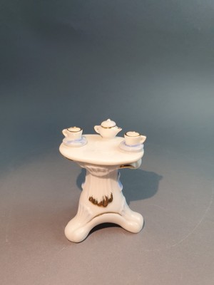 K16) Porzellan Tee Miniatur Tisch Colonial Stil Porzellan 8,5cm für Figuren-Paar