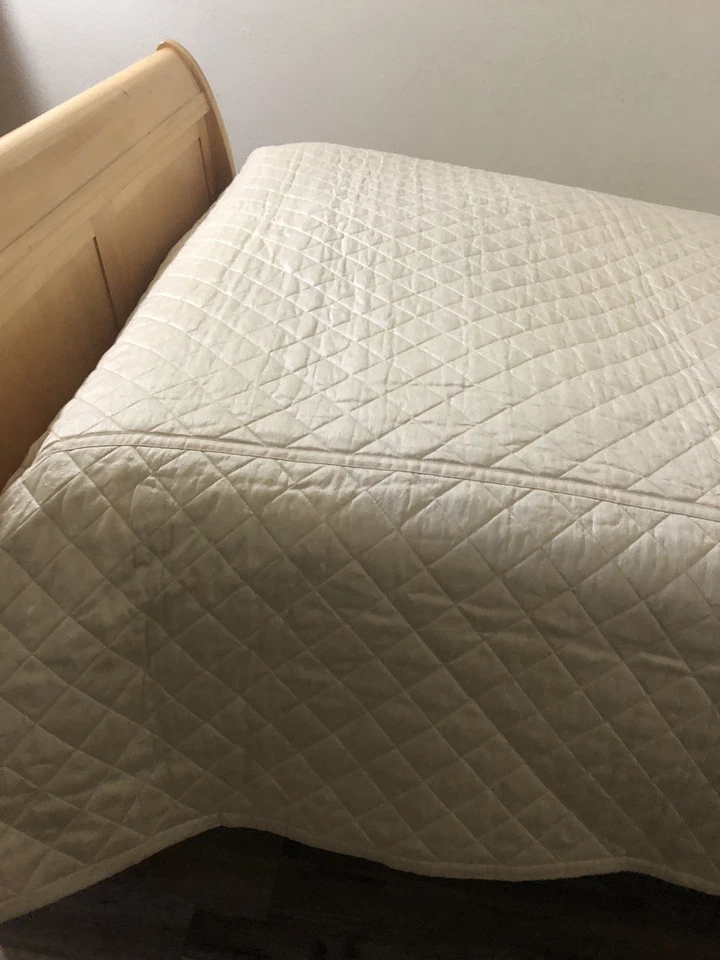 Cobertor acolchado Ann Gish mezcla de seda Charmeuse beige champán cuadrados 94x96 Foto 3 de 4