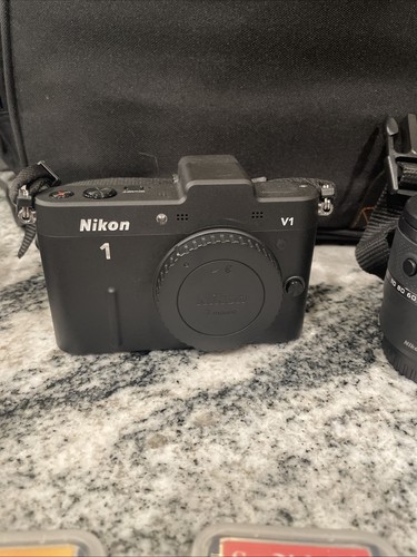 Nikon 1 V1 Black 10mp Mirrorless Camera with Nikkor 10-30mm and Nikkor 30-110mm - Picture 2 of 5