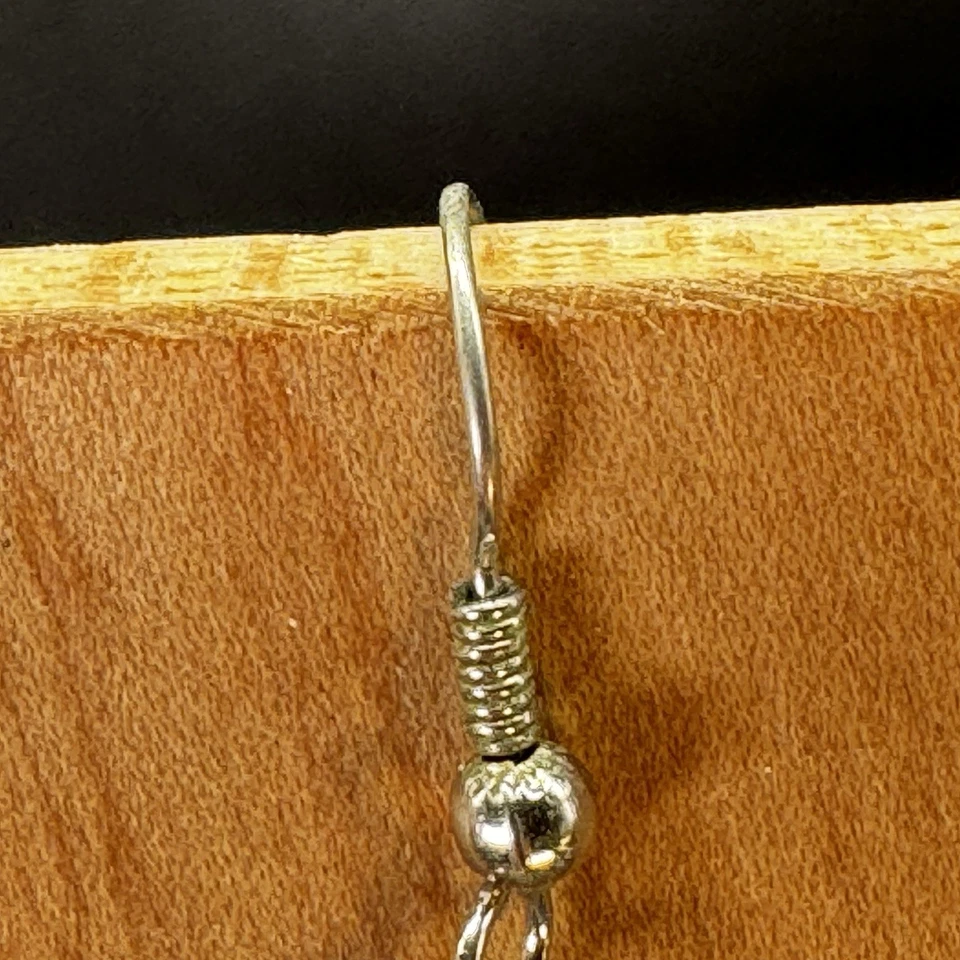 Pendientes colgantes de porcelana china azul cobalto y blanco con cuentas de linterna tono plata Foto 2 de 4