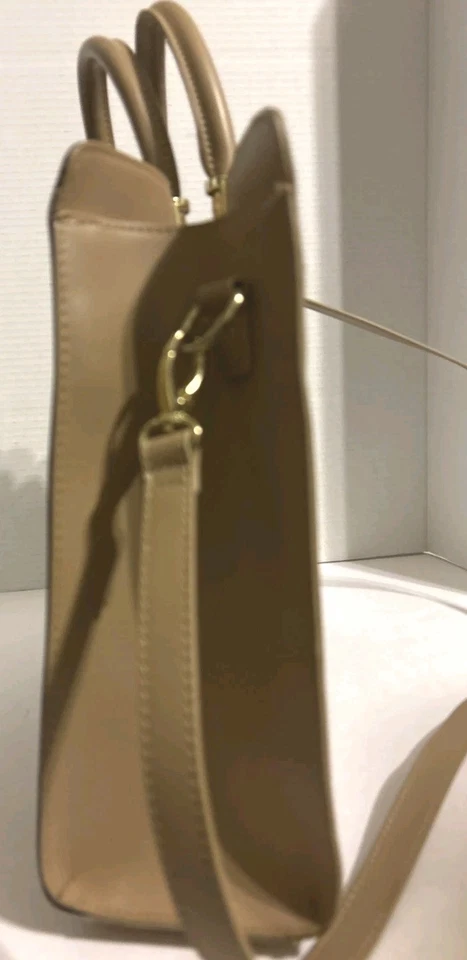 Bolso de Mano Ivanka Trump Monograma Imitación Cuero Profesional Carrera Foto 2 de 4