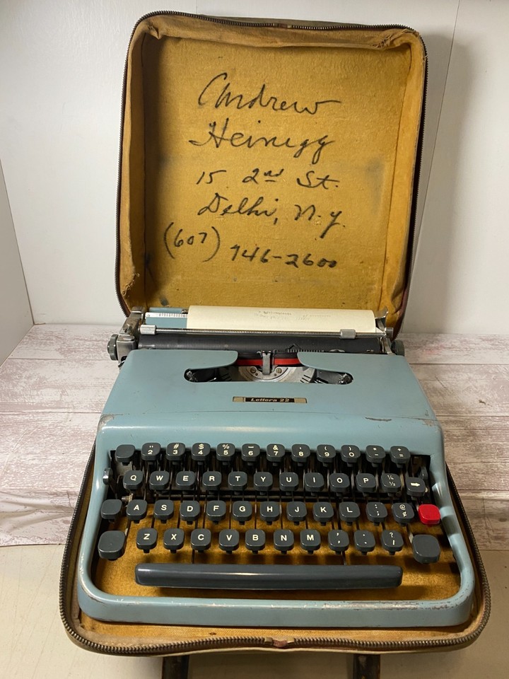 1954 Underwood-Olivetti Lettera 22 Manual Portable Typewriter w/ Case, Vintage