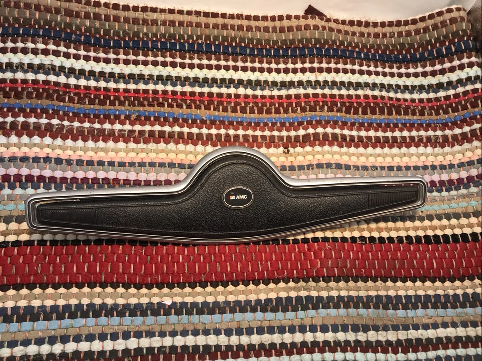 AMC Rebel 1970 volante bocina botón negro OEM original vintage Foto 4 de 4