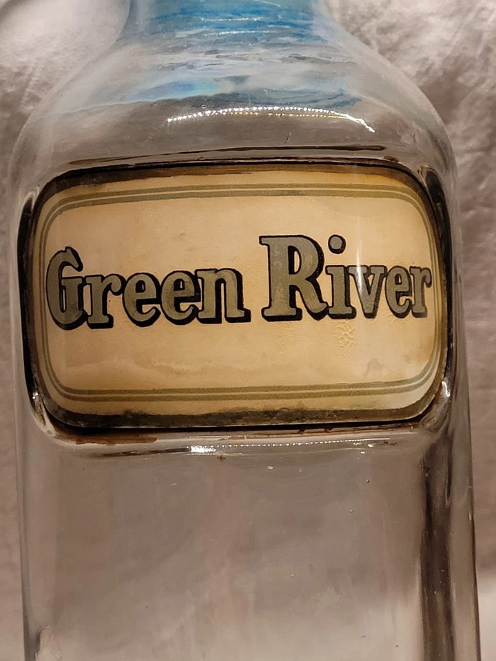 GREEN RIVER LABEL UNDER GLASS FOUNTAIN SYRUP BOTTLE w ORIGINAL TOP  - Image 2 of 4