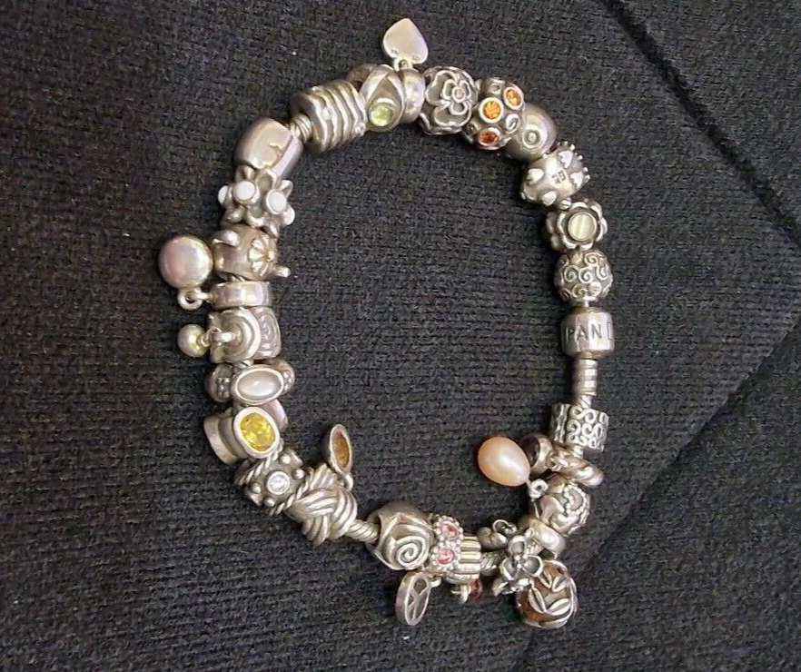 Pandora Armband ca. 22cm mit 26 Charms Silber
