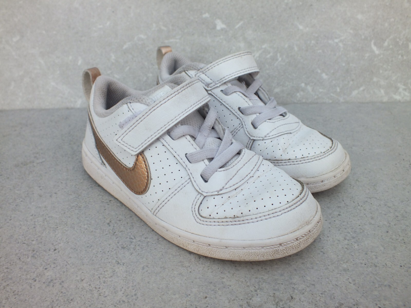white nike court borough trainers