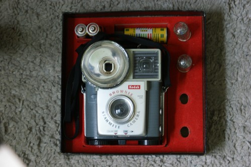 Kodak Brownie Starmite anni '50 con scatola originale ed extra - Foto 3 di 6
