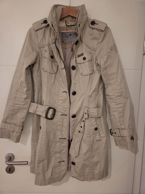 khujo Damen Trenchcoat Mantel lang Beige Gr. M Baumwolle Twill mit Gürtel