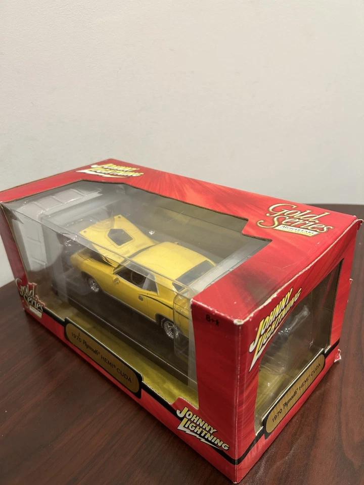 Johnny Lightning 1970 Plymouth Hemi Cuda 1:24 Scale Gold Series NIB - Image 2 of 3