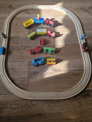 Brio Zugset Konvolut. Verschiedene Brio Züge und Eisenbahngleise. 